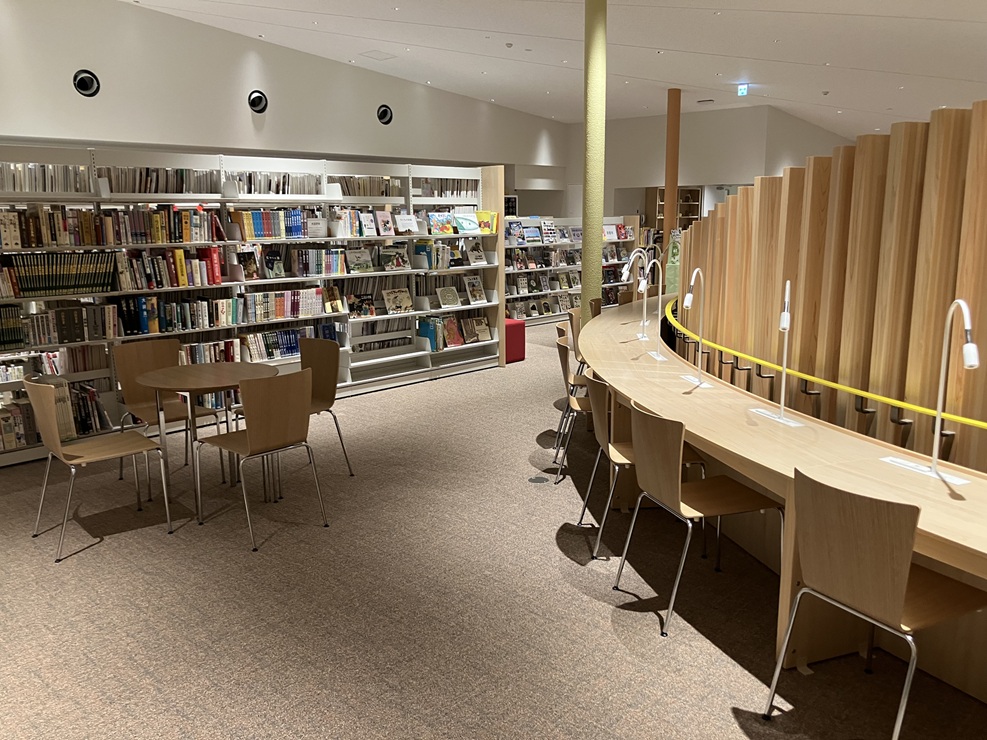 南部図書館館内